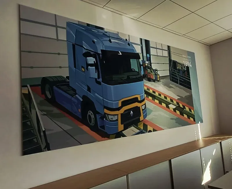 Realizace pro automobilový průmysl — velkoformátový akustický obraz s fotografií vozu tištěnou přímo na 12 mm filc.