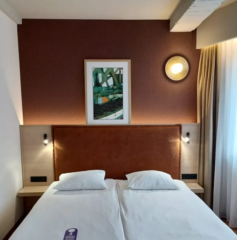 Energická akustika v hotelu Qubus